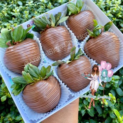 Chocolate Covered Strawberries (12 ct)